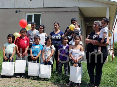 «Տաշիր» բարեգործական հիմնադրամի ծրագիրը Վանաձորի վագոն-տնակներում ապրող ընտանիքների համար (ֆոտո)