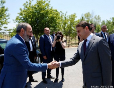 Armenia PM visits General Department of the Police Troops