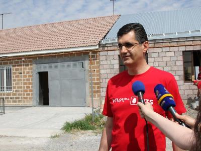 Վագոն-տնակում 12 տարի բնակվող Մհերյանների ընտանիքը շուտով նոր տուն կտեղափոխվի