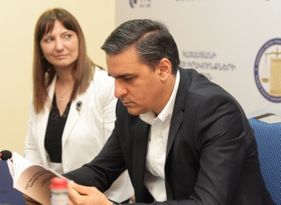ՄԻՊ-ի ներկայացուցիչները սովորում են հաղորդակցվել ժեստերի լեզվով. դասընթաց (ֆոտո)