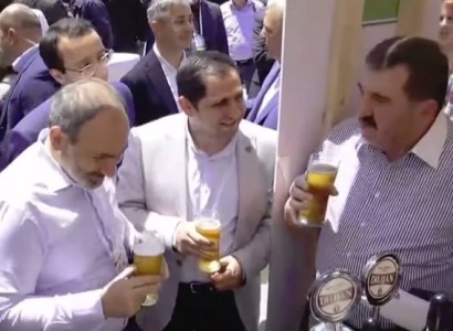Փաշինյանը գարեջուր է խմել ՀՀԿ անդամ «Կիլիկիայի» Հակոբի հետ ու ջերմ զրուցել