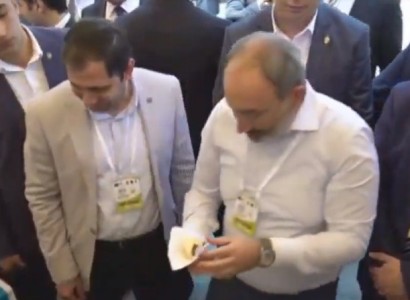 Էս բուլկիները չաղացնող են, սրանց դիետիկ վերսիան չունե՞ք․ Փաշինյանը՝ Տավուշի բիզնես ֆորումում