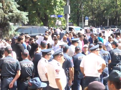 VETO Movement holds protests outside Armenia Constitutional Court’s building