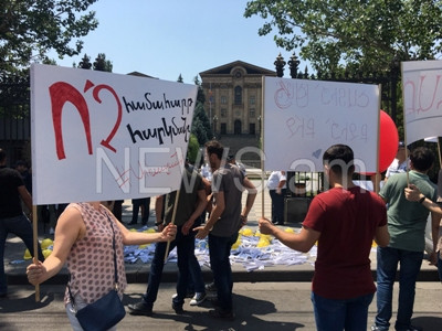 «Ոչ համահարթեցմանը». «Ահազանգ»-ը բողոքի ակցիա է կազմակերպել ԱԺ-ի դիմաց (ֆոտո)