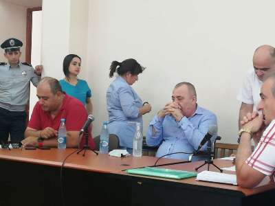 Մանվել Գրիգորյանի ինքնազգացողությունը վատացավ, նրան թթվածին են տրամադրում նիստերի դահլիճում (ֆոտո)