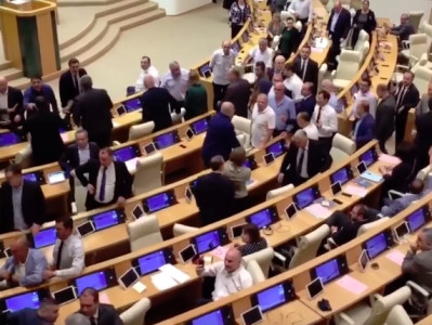 Scuffle in Georgian parliament