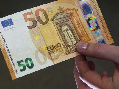 24-ամյա կինը երեւանյան բանկում փորձել է երկու հատ կեղծ 50 եվրոյանոց իրացնել