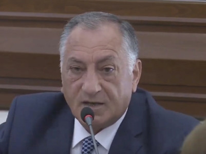 Երեւանի պատերին արդեն ոչ թե հուշատախտակներ են, այլ թոխմախի տապանաքարեր. Կամո Արեյան