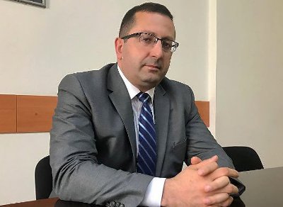 «Հրապարակ». ԵՊՀ-ում ճանապարհ են հարթում նոր ռեկտորի հաղթական մուտքի համար. փայ կհասնի նաեւ «Ռեստարտի» Դավիթին
