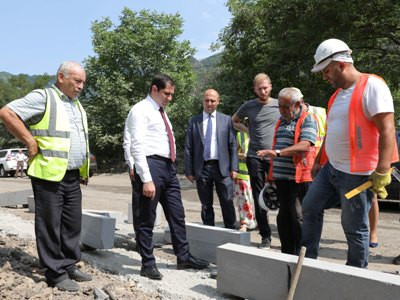 Սուրեն Պապիկյանն այցելել է Թեղուտի հանքավայր. Նա նաեւ ծանոթացել է միջպետական ճանապարհների շինարարությանը