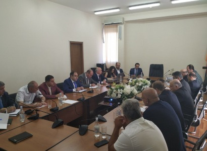 Armenian minister receives Iranian deputy energy minister-led delegation