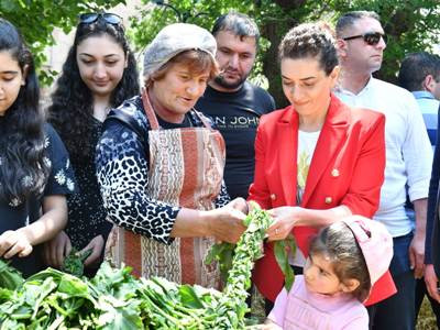 «Ավելուկի փառատոն»՝ Գեղարքունիքում. Ներկա է Աննա Հակոբյանը՝ երեք դուստրերի հետ
