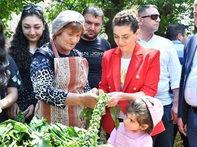 Մենք էլ մասնակցեցինք ամենաերկար ավելուկի հյուսքի պատրաստմանը. Աննա Հակոբյան