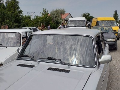 «Երեկ 400 դրամով պետք է էդ բերքը մթերեր, էսօր արդեն 30-40 դրամ էլ չեն տանում». Լուկաշինցիները ճանապարհ են փակել (ֆոտո)