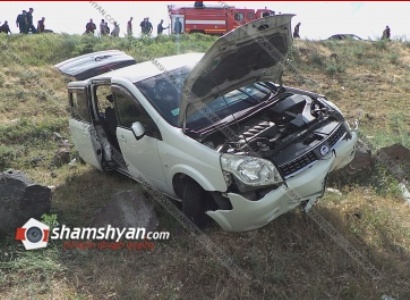 Երևան-Վանաձոր ճանապարհին Nissan-ը բախվելով քարերի հայտնվել է ձորում․ հոսպիտալացվել են ամուսիններ երկու թոռների հետ