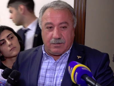 «Թռչկոտում էր, հիստերիայի մեջ էր ընկել, եսիմ ինչերի մեջ էր ընկել». Սասուն Միքայելյանը՝ Ռոմանոս Պետրոսյանի մասին