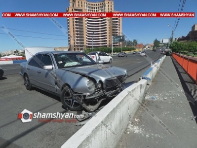Դավիթաշենի կամրջի մոտ բախվել են Nissan-նն ու Mercedes-ը. վերջինս էլ բախվել է բետոնե հատվածին․ կան վիրավորներ