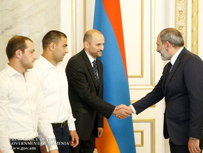 PM meets with Armenia's medal-winning athletes of 2nd European Games