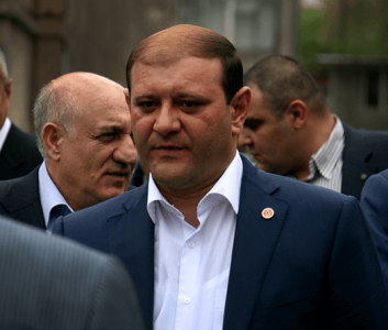 «Ժամանակ». Տարոն Մարգարյանը արտագաղթե՞լ է. բիզնեսը եւս տեղափոխել է