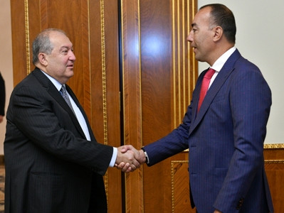 Armenia President receives Italian sculptor Lorenzo Quinn