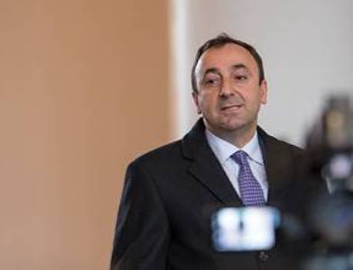 «Հրապարակ». Հրայր Թովմասյանը «հանձնվո՞ւմ» է