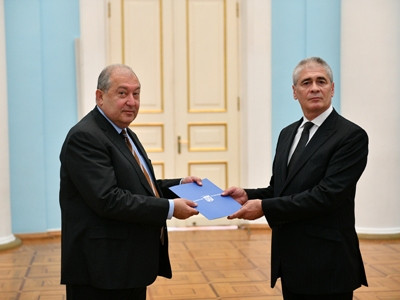 Romania Ambassador presents Letters of Credence to Armenia President