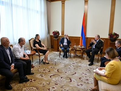 Armenia President meets with members of Alternative Projects Group