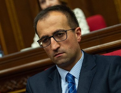 «Ժողովուրդ». «Պասլատ անեիր էդ քաղաքացուն». Ինչու նախարարը չի շտապում ստորագրել աղմկահարույց նիստի արձանագրությունը.