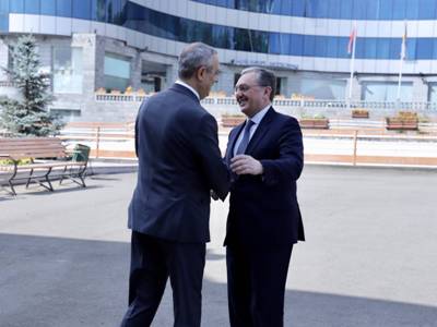 Armenia FM signs consultation plan with his Artsakh counterpart