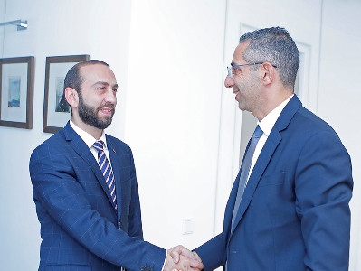 Cyprus Defense Minister presents Armenia Parliament speaker details of cooperation between two defense ministries