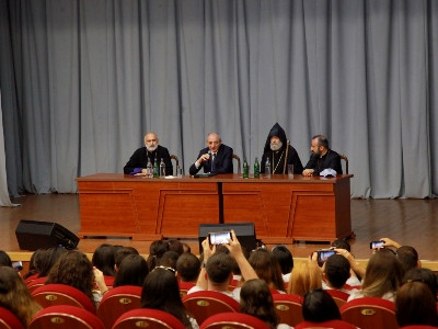 Artsakh President meets participants of 'Towards Holy Etchmiadzin, Towards Sacred Artsakh' Pan-Armenian Youth forum