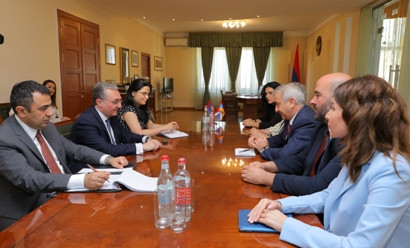 Karabakh Parliament Speaker receives Armenia FM