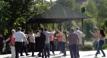 Հայտնի ՀՀԿ-ականների «ինքնամոռաց» պարը «Աշտարակի ձորում»