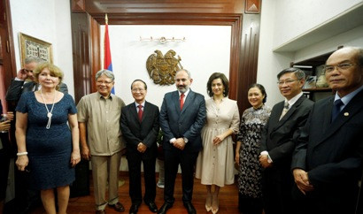 Nikol Pashinyan visits Armenian embassy in Vietnam