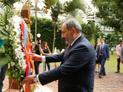Armenia PM attends opening of orchid sculpture on Armenian street in Singapore