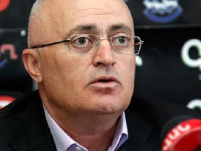 Մեր բակում միզել են, տղաներս էլ դիտողություն են արել. «Վեդի Ալկո»-ի սեփականատերը՝ միջադեպի մասին