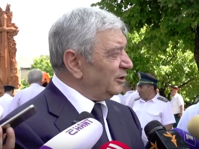 Վանեցյանին եւ Օսիպյանին գեներալի կոչումները շուտ պետք է տային, ուշացրել են՝ խախտելով կարգը. Ցոլակյան