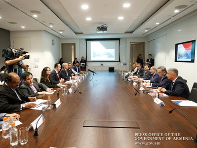 Armenia PM meets with representatives of Singapore Business Federation