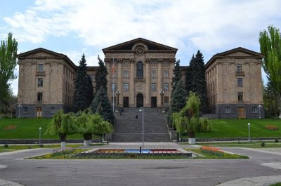 «Հրապարակ». «Իմ քայլ»-ում՝ աժիոտաժ, ԲՀԿ-ում՝ «հին ու բարի» ժամանակներ