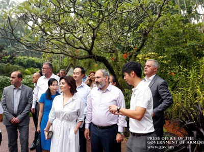 Nikol Pashinyan, Anna Hakobyan visit Singapore Botanical Garden (PHOTOS)
