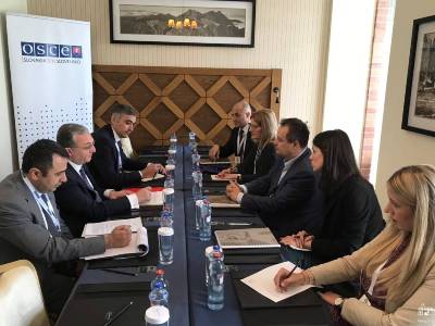 Armenian FM discusses bilateral issues with his Serbian counterpart