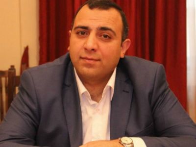 Բժշկուհի տեղավորելու պատրվակով՝  գումար է հափշտակել. Նարեկ Վանեսյանի գործը դատարանում է