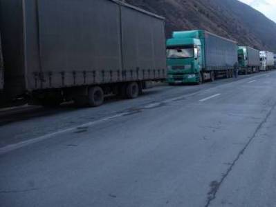 Ստեփանծմինդա գյուղի մոտ անհայտ անձինք վիճել եւ հարվածներ են հացրել հայ վարորդներին. Դեսպանատուն