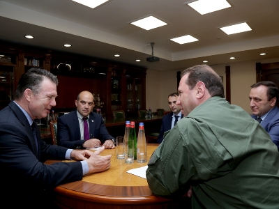 Armenia Defense Minister receives NATO Special Operations Headquarters Commander