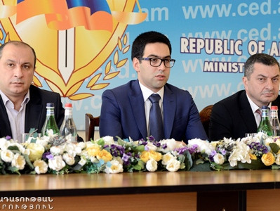 «Հարուստ փորձ ունի». Ռուստամ Բադասյանը ՔԿԾ աշխատակազմին է ներկայացրել նորանշանակ պետ Արթուր Գոյունյանին