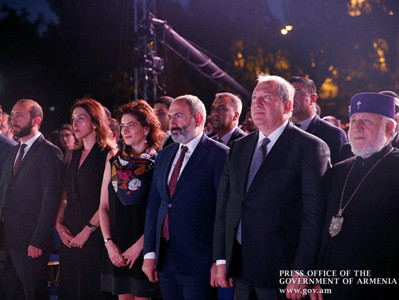 Նիկոլ Փաշինյանը տիկնոջ հետ ներկա է եղել «Երևան» պատանեկան սիմֆոնիկ նվագախմբի համերգին (ֆոտո)