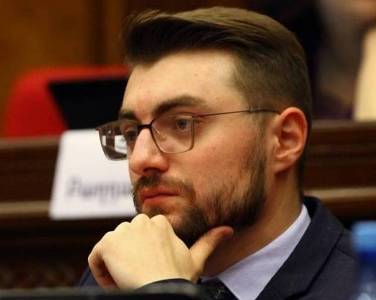 «Հրապարակ». Նախկին զինվորականին «վտարել են», որ Արեն Մկրտչյանի համար տեղ բացեն. անձամբ Փաշինյանն է որոշել