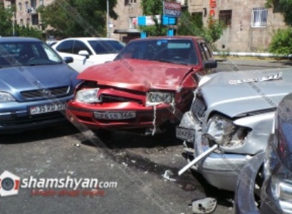 Խոշոր վթար Երեւանում. բախվել են 8 ավտոմեքենաներ. Կա վիրավոր (ֆոտո)
