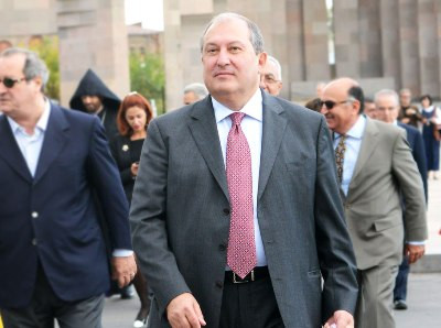 «Հրապարակ». Արմեն Սարգսյանը՝ հարսնաքավոր. Էլիտար հարսանիք Սուրբ Ղազար կղզում