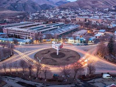 Վանաձորում  նախկին պաշտոնյաներից ոմանք փորձել են սեփականաշնորհել այն ամենը, ինչը հնարավոր է. մարզպետն անուններ է տալիս